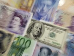 South African Rand Weakens As Us Strikes Iran Amid Truce Talks