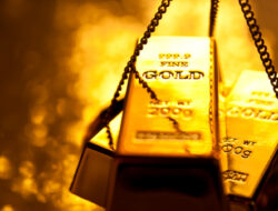 Gold Loses Safe-Haven Edge As Geopolitics Fuel Inflation Fears