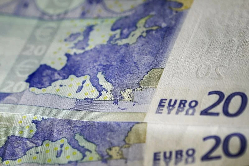 Euro Gains Safe-Haven Status Amid Global Uncertainty By Investing.com Lynxmpeb4O0Ap L