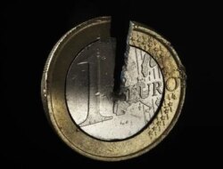 Euro Dips As Ecb Raises Rates