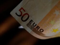 Euro Zone Yields Continue Downfall As Peace Deal Details Trickles