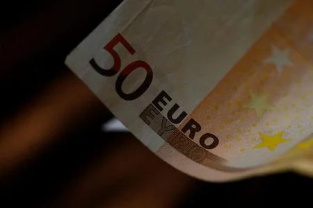 Euro Zone Yields Continue Downfall As Peace Deal Details Trickles Lynxmpecb50A2 M