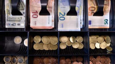 Barclays Sees Swiss Franc Rising To 0.90 Against Euro Lynxmpedat0Sl L