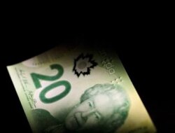 Canadian Dollar Falls To Seven-Month Low On Fed Hawkish Shift