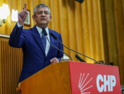 Turkey Opposition Crisis Deepens As Rival Chp Leaders Hold Duelling Meetings