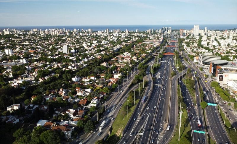 World Bank Approves $2 Billion Loan Package For Argentina Lynxmpem5F1P6 L