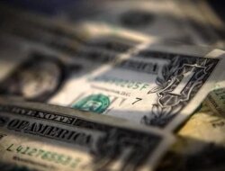 Canadian Dollar Falls To Eight-Week Low On Trade Tensions