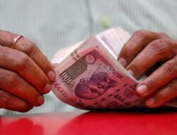 Asia Fx Climbs, Dollar Dips On Us-Iran Truce; Key Central Bank Meetings Loom