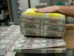 Fed Rate Hike Bets Undercut Dollar Debasement Trade, Ing Says