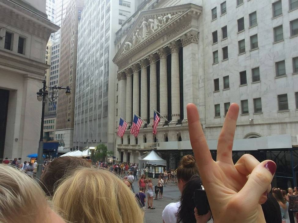 Markets Surge As Trump Announces Deal With Iran Nyse20Peace20Sign Id 13D2Cbac D542 4E22 9E10 4Ca83Cb04380 Size975
