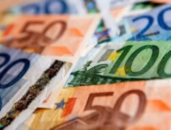 Eurozone Bonds Steady On Post-War Relief ; Gilts Recover From Two-Month Lows
