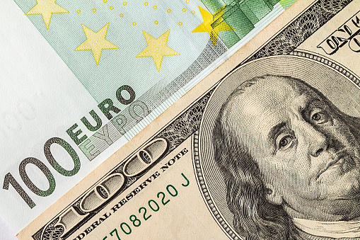 Eur/Usd Loses Ground As Market Sentiment Favours The Us Dollar F Eur Usd 8
