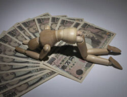 Usdjpy Cracks 160 Barrier, Traders Cautious Of Potential Intervention