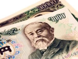 Dollar Loses Ground As Japanese Yen Surges On Pension Investment Plan