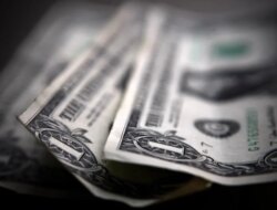 Canadian Dollar Rises As Oil Prices Jump On Supply Concerns By Investing.com