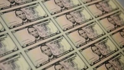 Dollar Slips As Fed Minutes Temper Hawkish Bets; Euro, Pound Edge Higher Lynxmpeb2U113 M