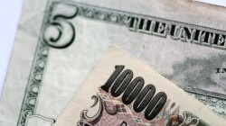 Dollar Falls Over 1% For July As U.s. Data, Fed Paint A Muddy Picture On Inflation 2 Dollar Falls Over 1% For July As U.s. Data, Fed Paint A Muddy Picture On Inflation Lynxmped560Ca Orubs M