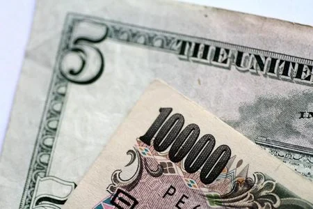 Dollar Falls Over 1% For July As U.s. Data, Fed Paint A Muddy Picture On Inflation Lynxmped560Ca Orubs M