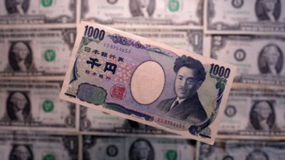 Dollar Steady Before Us Inflation Data, Yen Under Pressure