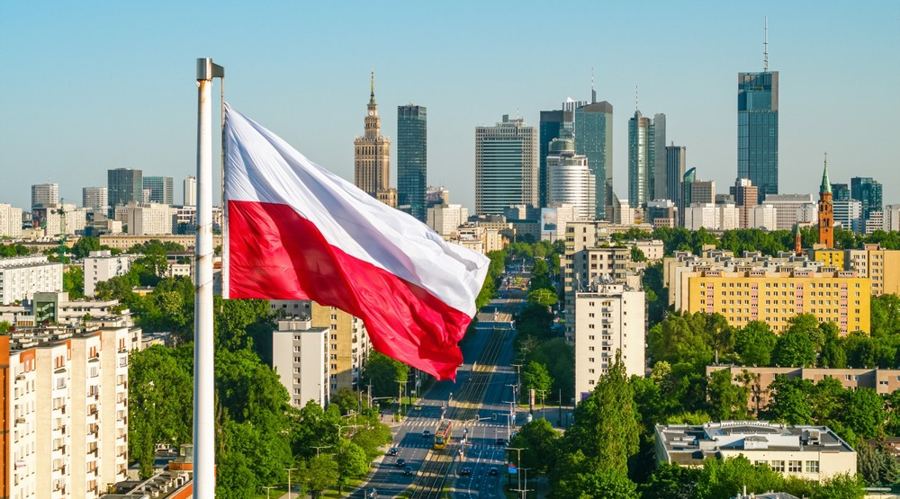 Poland Added A Record 700K Retail Accounts. Here'S The Case For Basing A Cfd Business There Polish20National20White20And20Red20Flag20Against20Skyscrapers20In20Warsaw20City Id Ed2E327
