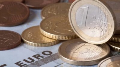 German Yields Ease From Multi-Year Peaks; $100 Oil Surge Threatens Euro Growth