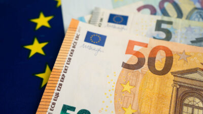 Eur/Usd Ahead Of A Key Week: Holding Near Lows F Eur230