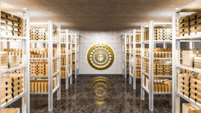 Gold Declines: Fed Policy And Geopolitics Weigh