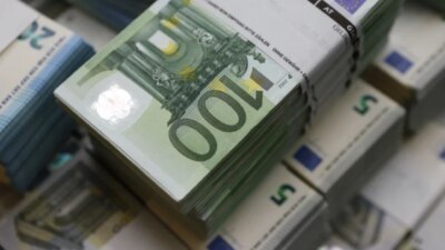 Long-Term U.s. Debt Pull Back From Peaks As Trump-Iran Talks Offer Relief By Investing.com Lynxmpee230Pz L