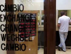 South African Rand Holds Firm Despite Job And Factory Data