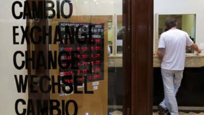 South African Rand Holds Firm Despite Job And Factory Data