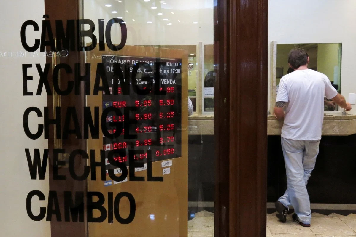 South African Rand Holds Firm Despite Job And Factory Data Lynxmpem3E1Bi 1200 L