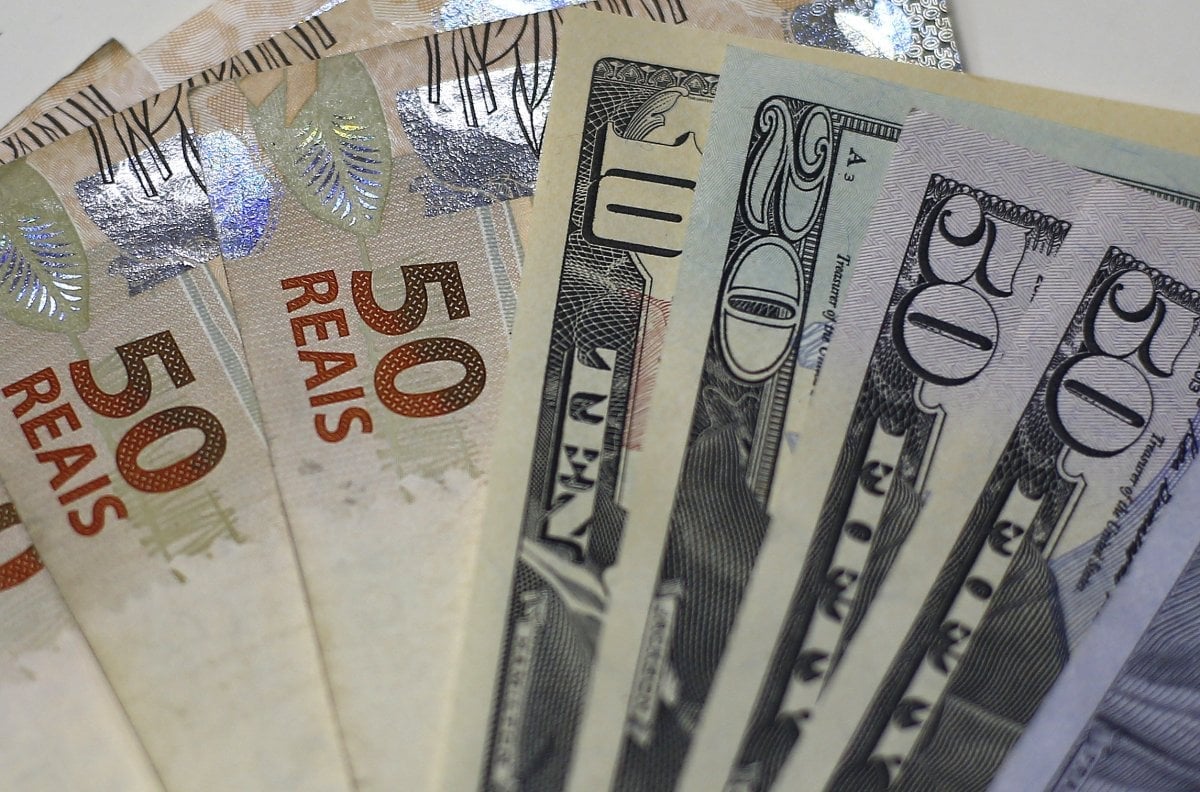 Latin American Currencies Gain As Fed Rate Hike Bets Ease Lynxmpem3L0Rs 1200 L