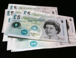 Sterling Today: Pound Slips As Dollar Firms On Energy, Yields