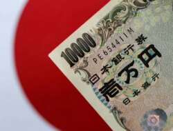Asia Fx Rangebound, Dollar Holds Near 3-Mth Lows Amid U.s. Debt, Iran Risks