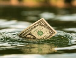 Us Dollar Sinks On Shock Contraction In Jobs