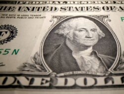 Canadian Dollar Hits Two-Month High On Factory Data