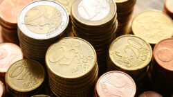 Eur/Usd Reacts To Data: Fed Rate Hike Expectations Fall F Eur153