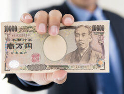 Usd/Jpy In Positive Territory: Yen Gives Back Intervention Gains