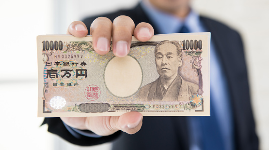 Usd/Jpy In Positive Territory: Yen Gives Back Intervention Gains F Jpy51