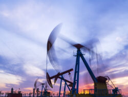 Wti Crude Oil Charges Higher With Fed Minutes Set To Test Bulls