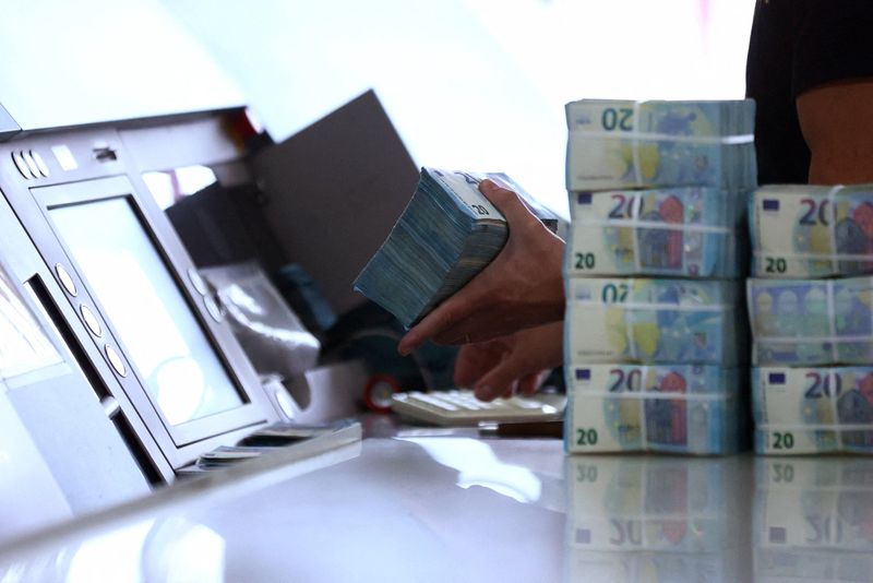 Bofa Sees Lower Eur/Usd Through Q3 On Fed Policy Outlook Moved Lynxmpei5D0I7 L